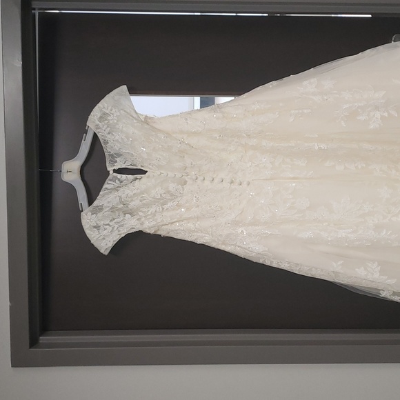 Pre-Owned Oleg Cassini Plus Size Wedding Dress - Picture 2 of 9